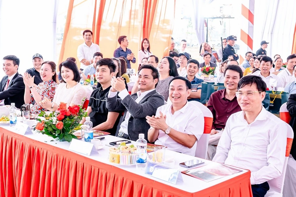 Phiên mở bán đầu tiên Sao Mai Residence